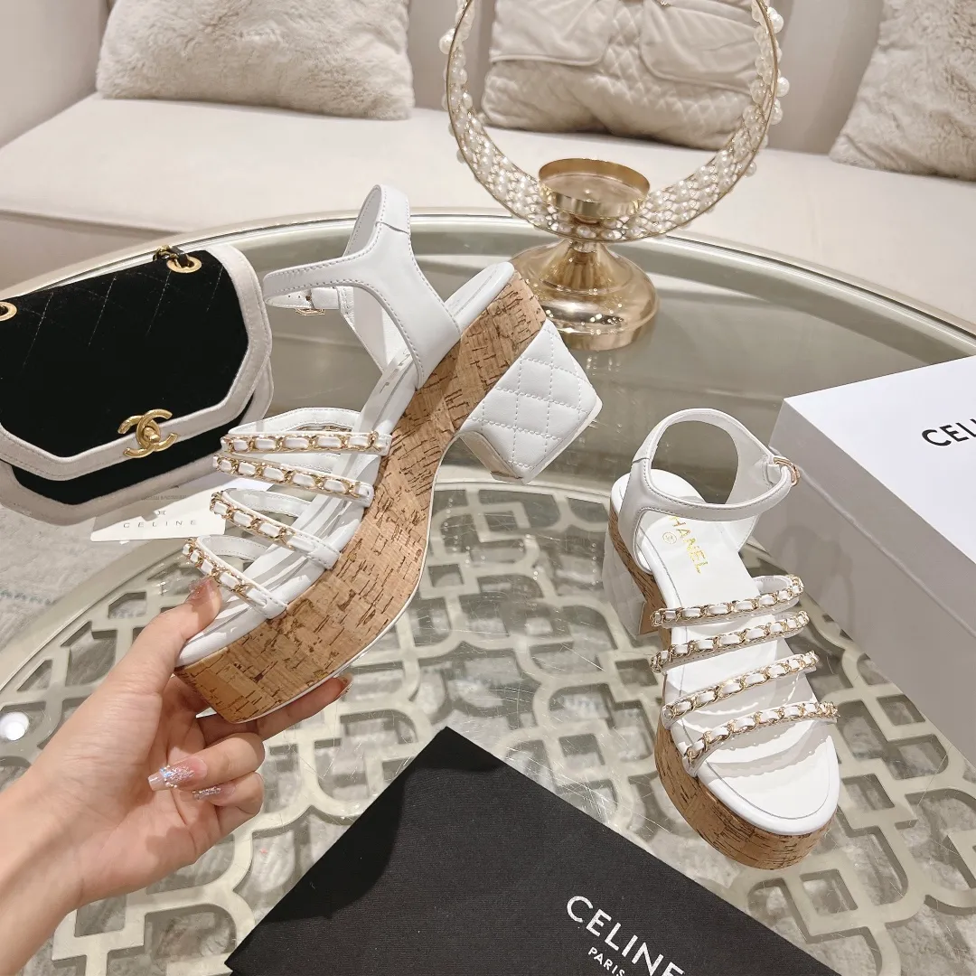 👟👟Ex-factory price 620👟👟 🔥🔥Chanel Xiaoxiang 2024 latest catwalk fashion rhinestone chain decoration 🦋high heels top quality! Accurate to 1:1, light luxury without tiring the feet, the upper feet can be matched with spring and summer clothes at will, highlighting texture and taste, simple yet luxurious appearance, even if it is just a pair of sandals, it is definitely a must-have pair in the summer shoe cabinet. Upper: imported cloth/cowhide. Color: six colors. Lining: imported sheepskin lining. Outsole: Italian leather outsole. Heel height: 7.5cm. Water table: 2.5cm. Code number: 35-40 (40.41.42 custom-made, non-refundable)